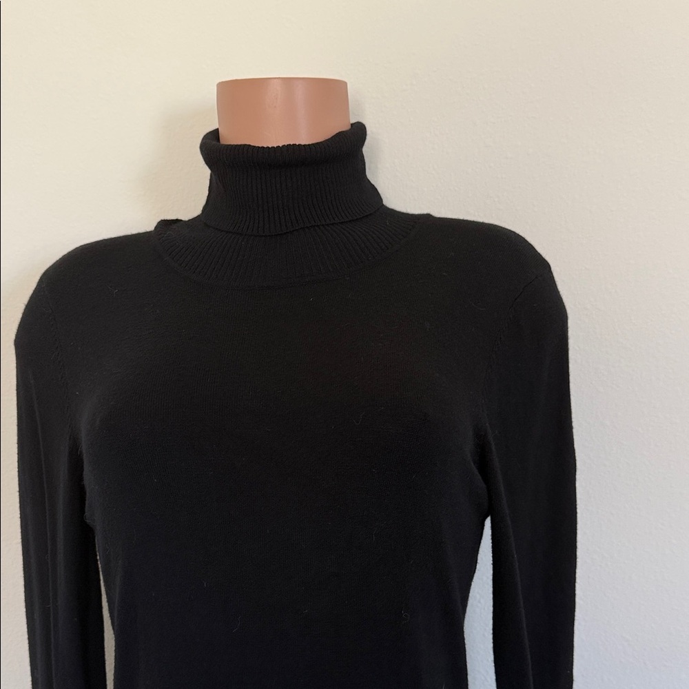 Sleek Black Turtleneck Knit Top size medium excellent condition - Picture 3 of 11